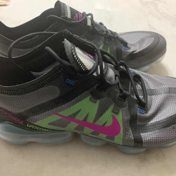 Athletic_Shoes